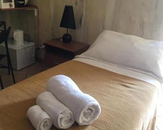 B & B La Guesthouse - Poirino - Slaapkamer