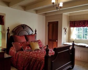 Captain's Annex; close to Bourbon Trail and Churchill Downs, far from ordinary! - Louisville - Bedroom