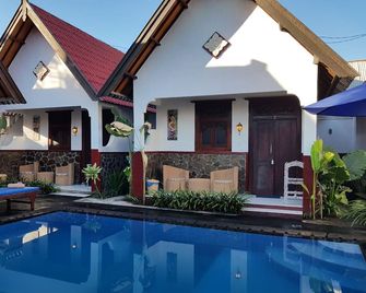 Gili Bagaz Cottages - Pemenang - בריכה