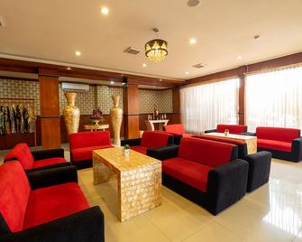 Red Chilies Hotel - Surakarta City - Salónek