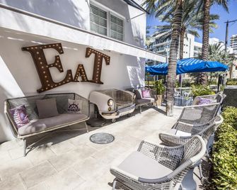Oceanside Hotel and Suites - Miami Beach - Patio