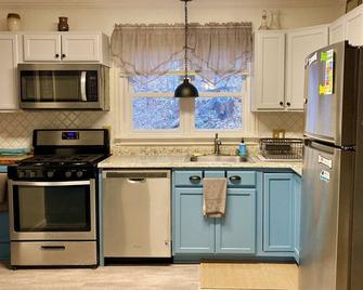 Cozy Dog-Friendly Home with WiFi - Albany - Cocina