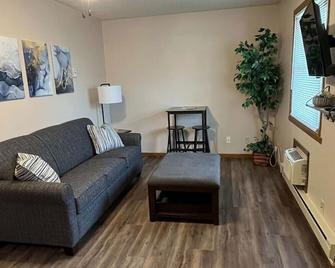 201 E Veterans Street Apt B - Tomah - Living room