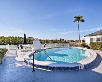 Waterfront Sunset Suite Dolphins, Docks and Pool! - Marco Island - Pool