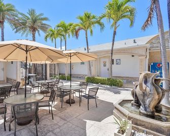 Casa Pellegrino Boutique Hotel - Hollywood - Patio