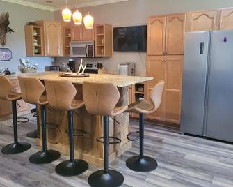 Country home getaway; great for nature lovers! - Morganfield - Cocina