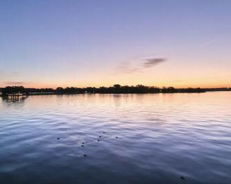Lakefront Resort Conference & Event Center Retreat | Sleeps 40 - Willis - Außenansicht