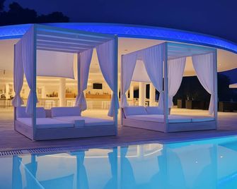 Paradise Resort Evia, a member of Radisson Individuals - Erétria - Piscina
