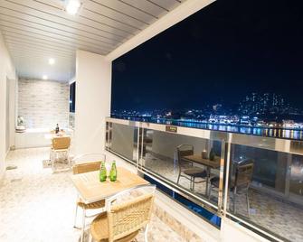 Lium Spa Hostel - Yeosu - Balcón