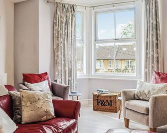 This apartment has it all. - Bradford-on-Avon - Living room