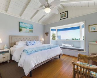 Classic beach town vibe on iconic Cliff Dr, steps to stunning Heisler Pk. - Laguna Beach - Bedroom