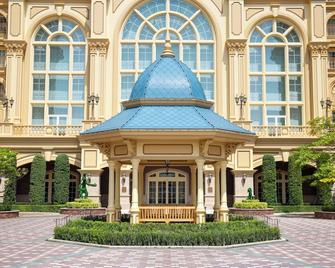 Tokyo Disneyland (R) Hotel - אוראיאסו - בניין