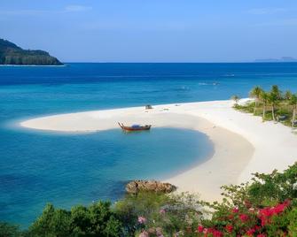 Satun Dive Resort - Ko Lipe - Beach