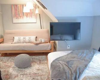 Cute & Cozy North End Studio - Detroit - Bedroom
