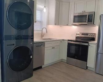 The Tiny Lux At Atwells Ave Laundry Apt - Providence - Phòng bếp