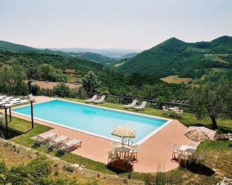 Farmhouse with stables, horses and the ability to make horseback riding - Monte Santa Maria Tiberina - Piscina