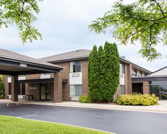 Days Inn by Wyndham Johnson Creek - Johnson Creek - Building