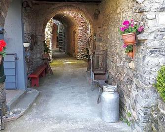 A Ridosso - Riccò del Golfo di Spezia