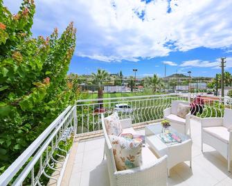 Alacati Sorf Hotel - Alacati - Balcón