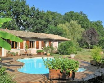 Holiday Home Taste Rebire by Interhome - Vendays-Montalivet - Piscina