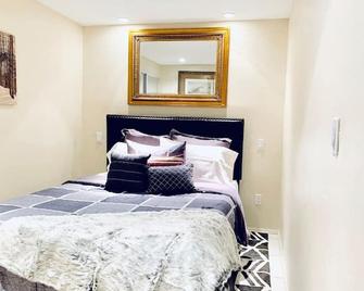 Gorgeous Aspen Condo By Lift Ski In out Parking - Aspen - Bedroom