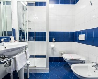 West Point Airport Hotel - Dossobuono - Bagno