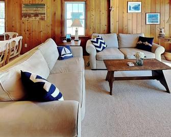 A Charm of Finches - Topsail Beach - Sala de estar