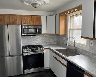 Mistletoe landing - Niles - Kitchen