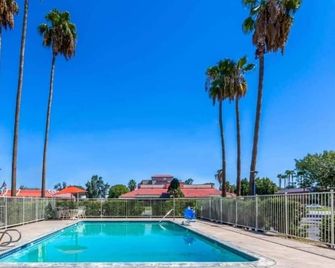 Truestay Inn - Bakersfield - Zwembad