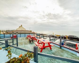 OYO 碼頭飯店 - 桑當 - 游泳池