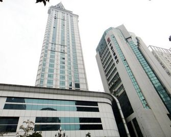 Borrman Hotel Golden Crown Liuzhou Wuxing Pedestrian Street - Liuzhou