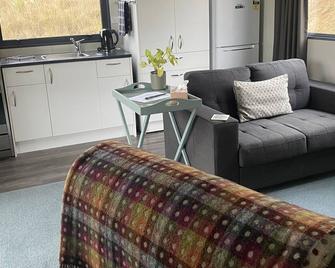 Tranquil Cottage in the Country - Kokonga - Sala de estar