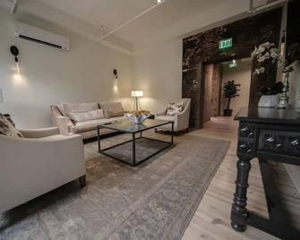 Ahhh, Downtown! - Birmingham - Living room