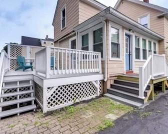 NEW! Cozy Auburn Home: Deck+Yard\n\n - Auburn - Building