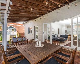 Timeless 3br, 2ba Federation Home - Perth - Patio