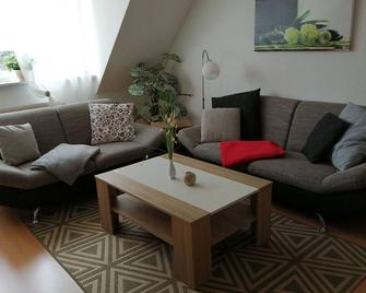 Ferienwohnung \'alte Ziegelei 2\' Benzingerode ist ein Ortsteil von Wernigerode - Верніґероде - Вітальня