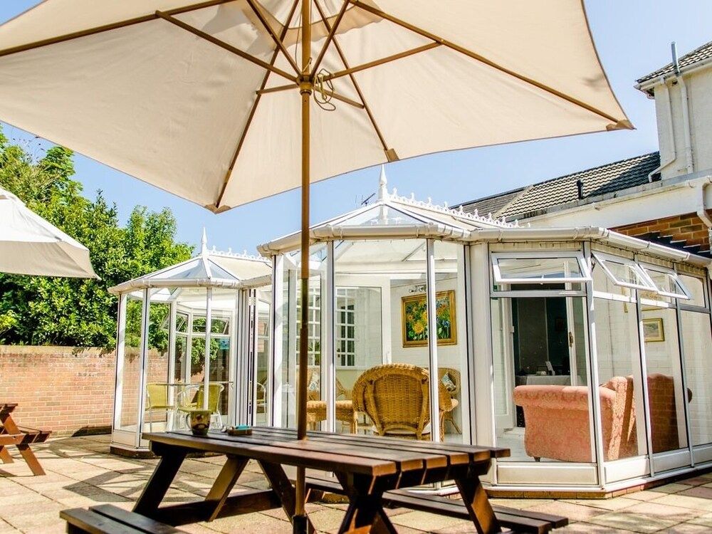 The Avenue - שאנקלין - פטיו