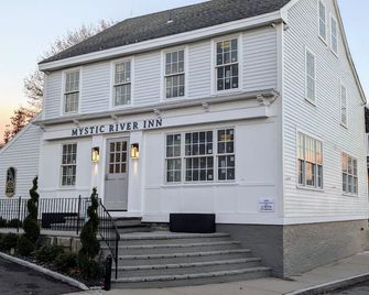 Schooner Suite 203 · walk Mystic-Train/Downtown · aquarium - Groton