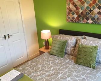 Chervil View – Private Double Bedroom with shared facilities - Newcastle-under-Lyme - Bedroom
