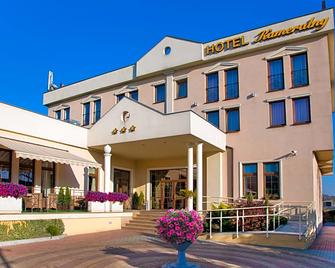 Hotel Kameralny - Kielce - Gebäude