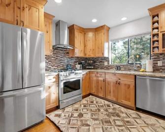 Villa Grove by Rather Be Properties - Big Bear Lake