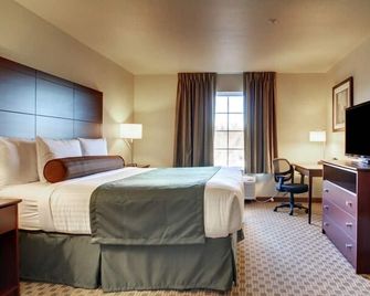 Castle Rock Inn & Suites - Quinter - Bedroom