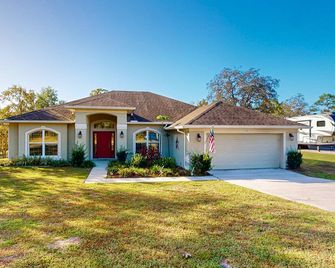 Family and dog friendly retreat with private pool, game room, Wifi and AC - Weeki Wachee - Building