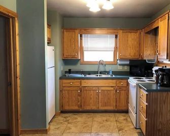 Cozy Cabin by Bucksaw Marina, Truman Lake - Clinton - Küche