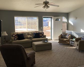Two Bit Ranch House - Escalante - Sala de estar