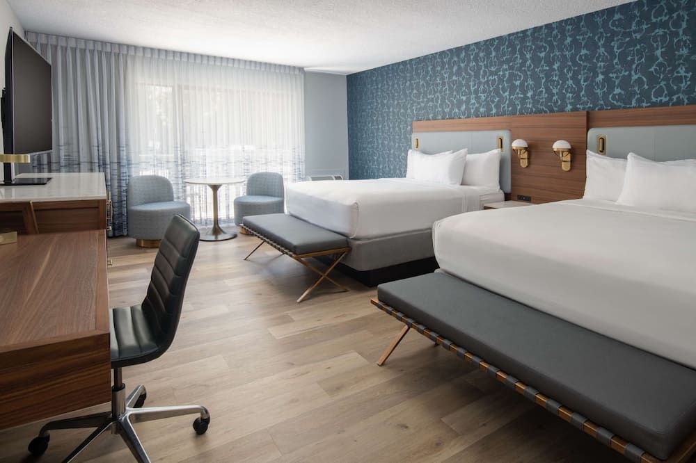 Your Relaxing Getaway Awaits! Outdoor Pool, Free Parking, Pets Allowed! - Port Angeles - Camera da letto