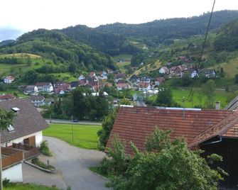 Haus am Schroffen - Ottenhöfen im Schwarzwald - Vista externa