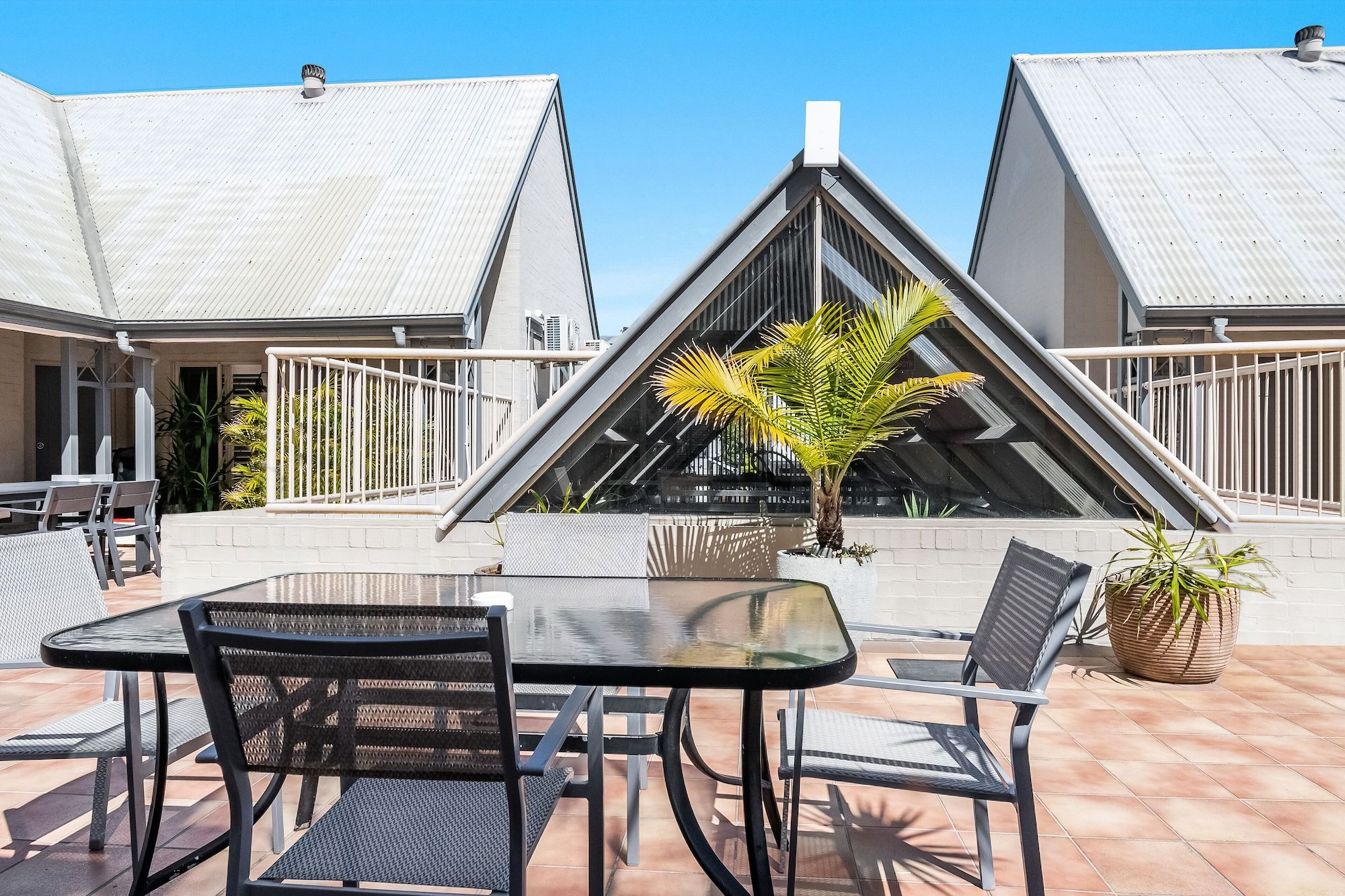 Byron Central Apartments - Byron Bay - Innenhof