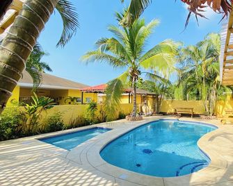 Villa en Palma Real con Piscina Privada - Jutiapa - Piscina