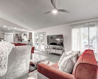 Mesa Lake Front House With Pool and Hot Tub - Mesa - Living room